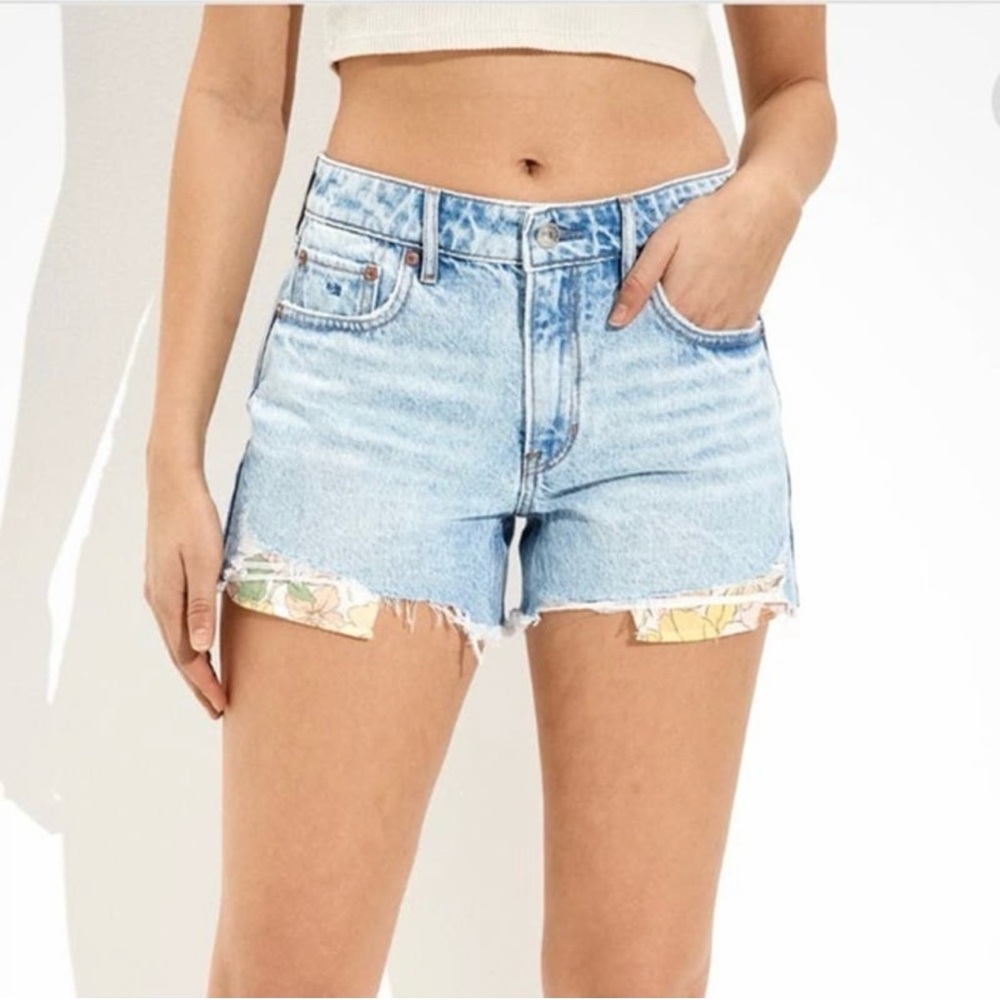Size 6 American eagle shorts with a flower pocket design